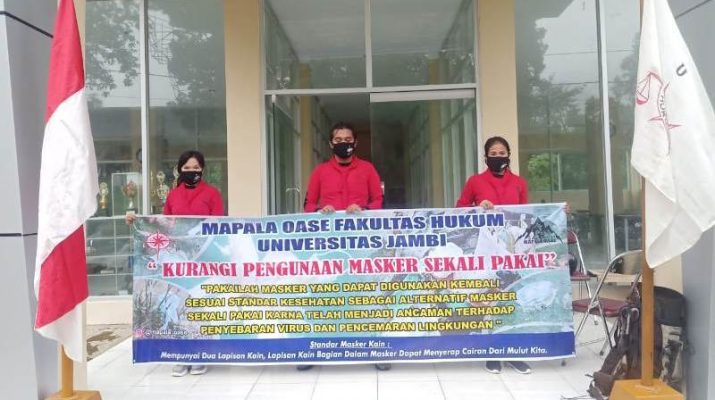 MAPALA Oase Fakultas Hukum Unja Gelar Kampanye Ramah Lingkungan dan Pembagian Masker Kain di kawasan Kota Jambi. (Rabu, 18/11/2020)