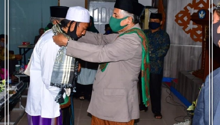 Bupati Batang Hari yang dalam hal ini, diwakili oleh Kabag Kesra Kabupaten Batang Hari, M. Sukri menghadiri dan membuka secara resmi Pelatihan Pendidikan Kader Ulama Batang Hari. Dimana kegiatan ini dilaksanakan di Aula BPLS Muara Bulian, pada Minggu (12/07) Pukul 19.30 WIB di lokasi.