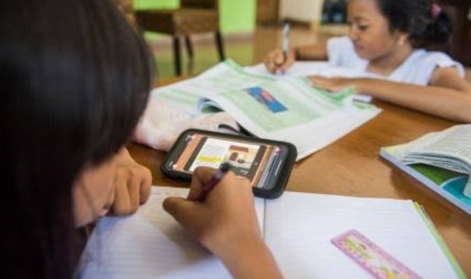 BERITA NASIONAL - Sejauh ini, sudah ada 3 siswa menjadi korban meninggal dunia akibat belajar online. Di antaranya berusia 8 tahun, hingga 16 tahun.
