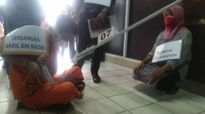BERITA HUKRIM - Selain itu, korban yang bernama Siti Fauziah tewas setelah ditembak di bagian kepala oleh Debt Collector yang menagih hutang.