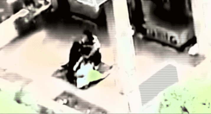 Dihebohkan dengan sebuah video mesum sepasang sejoli. Terlebih lagi, perbuatan mesum dua sejoli itu dilakukan di sebuah komplek kuburan.