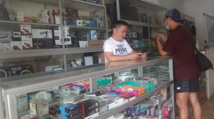 Hal ini, tentunya berkaitan dengan promo akhir tahun yang di galangkan oleh pemilik toko bagi yang mau ngevlog kegiatan mereka.