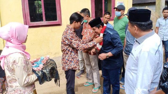 Kedatangan Ketua koalisi CE-Ratu disambut hangat masyarakat Muaro Air Duo. Tak hanya itu, bahkan tim yang dikomandoi oleh Tontawi Jauhari.