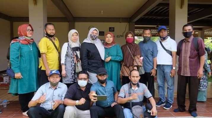 Bupati Muaro Jambi, Hj Masnah Busro SE Sabtu (19/9) lalu, menghadiri acara silaturahim dan audensi bersama kepala Sekolah SD dan SMP, se Kecamatan Mestong di Taman Alam Sebapo.