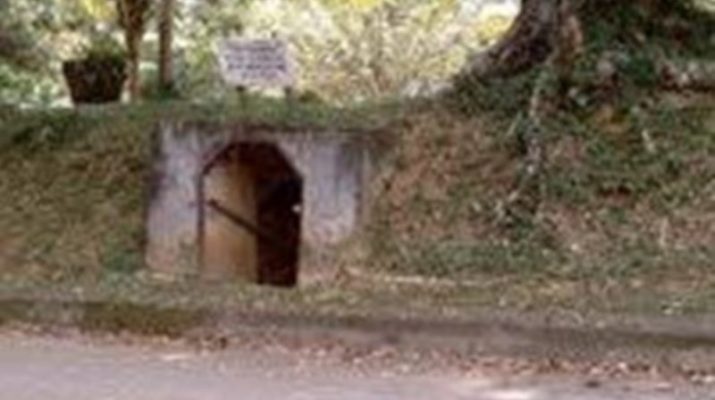 Peninggalan Goa Jepang di Kelurahan Bajubang. Provinsi Jambi merupakan salah satu daerah di Indonesia penghasil minyak dan gas (migas) bumi