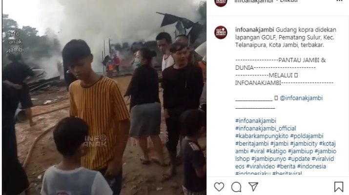 Baru saja terjadi, gudang Kopra atau Kelapa di kawasan Telanaipura Kota Jambi ludes terbakar, Sabtu (26/12/2020). Hal ini pun sontak gegerkan warga setempat.