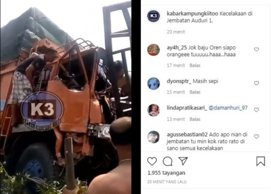 Lakalantas kembali terjadi di Kota Jambi. sebuah Fuso hantam gapura masuk Penyengat Rendah yang berada di kawasan Jembatan Aur Duri 1.
