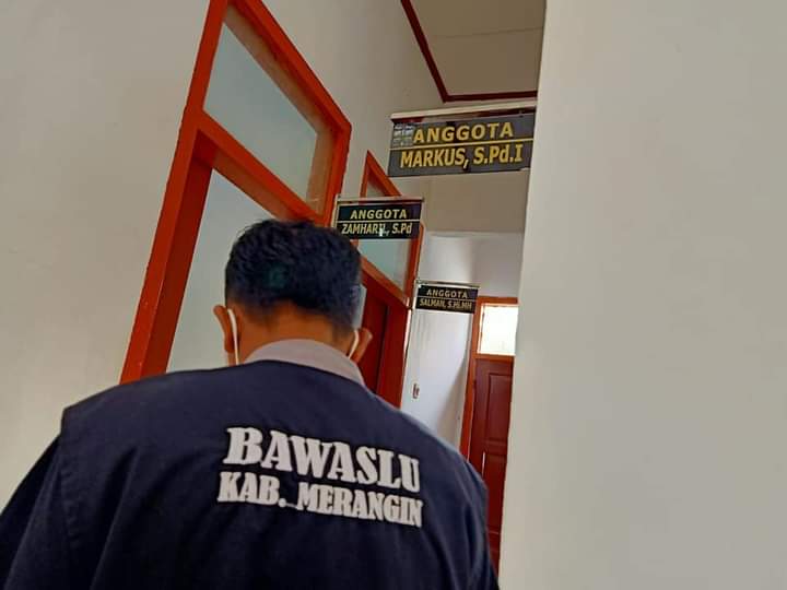 Kabar mengejutkan, datang dari Paslon 03 Pemilihan Gubernur Jambi, Al Haris - Abdullah Sani diperiksa Gakumdu, Sabtu (26/12/2020) siang. Sekitar 2 jam