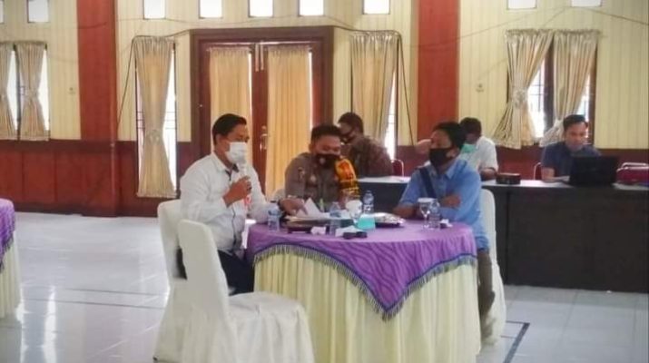 Saat Mediasi di Mapolres Muaro Jambi, Rabu (30/12/20) Perwakilan Tokoh Masyarakat Sei Gelam H Karyadi, sempat emosi dan minta Pertamina Pertamina Ep Asset 1 Jambi, copot pejabat Humas nya.