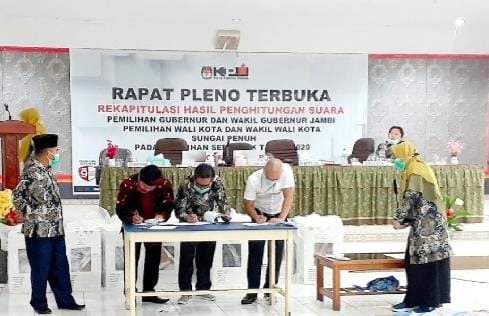 Ahmadi - Alvia, secara resmi menang Pilwako Sungai Penuh tahun 2020. Hasil Pleno KPU di umumkan hari ini, Kamis (17/12/2020).