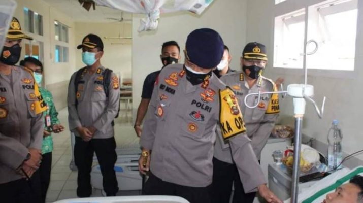 Kapolda Sumsel Irjen Pol Prof Dr Eko Indra Heri MM jenguk personel Sat Brimob Polda Sumsel Penugasan BKO Polda Jambi, (19/12/2020).