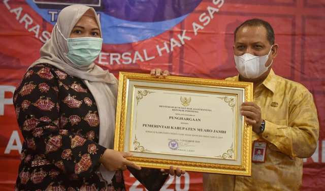Pada peringtan HAM sedunia tahun 2020, Muaro Jambi menjadi saalh satu kabupaten yang menerima penghargaan HAM. Di mana, ada beberapa yang di sampaikannya Presiden soal HAM di Indonesia kemarin.