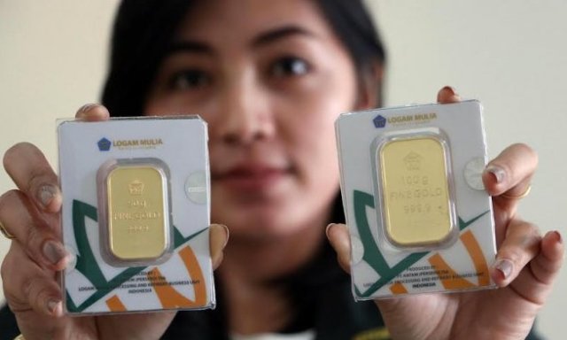 Harga emas hari ini yang di jual di Pegadaian banyak terdiskon, sehubungan dengan mulai masuknya vaksin Covid-19 ke Indonesia pada Minggu, 6 Desember 2020 lalu.