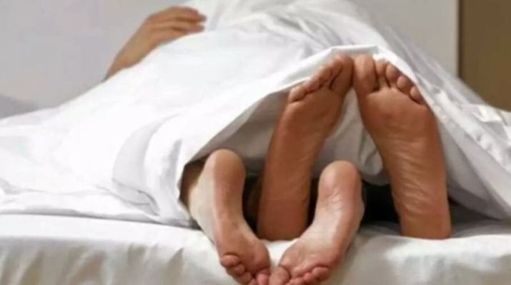 ideo 2 sejoli yang di grebek, saat tengah enak-enak di sebuah kamar kos viral di media sosial. Di ketahui, video tersebut terbagi 2.