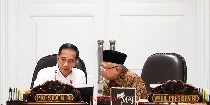 Presiden Jokowi resmi mengumumkan pergantian susunan kabinetnya, Selasa (22/12/2020). Tri Rismaharini dan Sandiaga Uno serta Budi Gunadi Sadikin kini masuk dalam jajaran menteri.