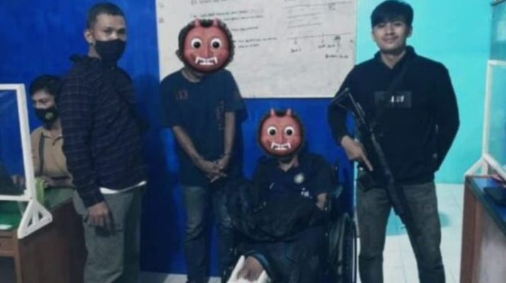 BERITA JAMBI - Salah satu pelaku tindak pidana Narkoba warga merangin tersebut, hendak rebut Senpi milik petugas.