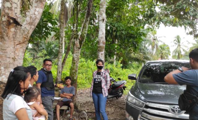Nasib naas gadis di bawah umur di Muaro Jambi tak dapat di elak, saat di antar pulang oleh kuli bangunan jam 1 pagi beberapa waktu lalu. Di mana, ia yang kala itu di ajak ke rumah pelaku, langsung di goyang di kamar dengan buas.