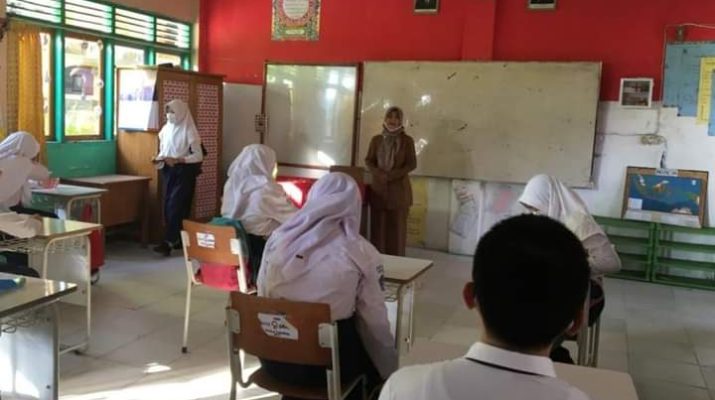 Salah satu Sekolah Menengah Pertama atau SMP di Kabupaten Tanjabbar, menggelar simulasi tatap muka di masa Pandemi, Selasa (5/1/21).