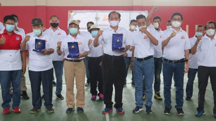 Gubernur Jambi Dr Drs H Fachrori Umar M Hum berharap agar Baveti Provinsi Jambi turut meningkatkan kemajuan tenis lapangan Provinsi Jambi.