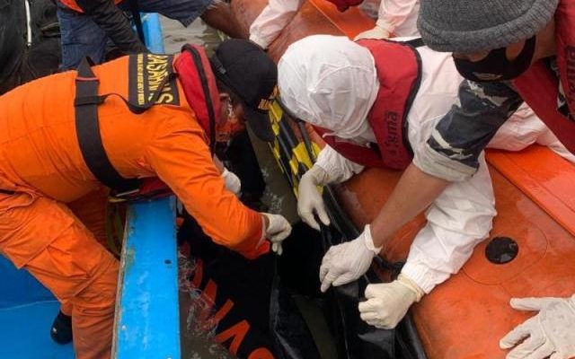 BERIA TANJABBAR - Hendak pergi melaut seorang nelayan Kabupaten Tanjabbar, di temukan tewas di wilayah perairan Provinsi Riau.