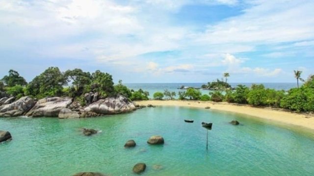 Sebagaian orang mungkin tidak banyak yang mengetahui Pulau Penyu, yang berada di kawasan pesisir timur Jambi. Penampakan yang indah, dan parorama tampaknya sangat cocok buat backround foto selfia anda.
