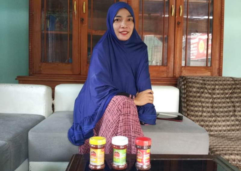 Tak perlu khawatir, kini di Jambi hadir sambal kemasan dengan nama Mak Kocai yang tentunya dengan cita rasa khas rumahan.