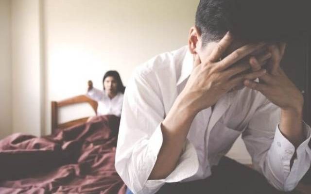 Retaknya rumah tangga setiap pasangan, biasanya selalu di warnai oleh perselingkuhan atau orang ketiga. Namun, berbeda dengan pria ini. Ia lebih memuruskan untuk ceraikan istrinya, karena tak tahan di remehkan punya anunya sering loyo.