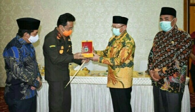 Kunjungan kerja terkait penanganan Korupsi, PETI dan Illegal Drilling, Jambi berikan solusi ke Bupati Sarolangun, pada Kamis, 28/01/2021.