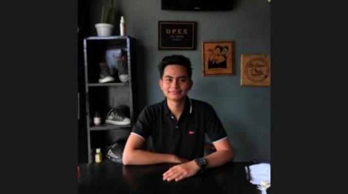 Berniat mencari uang untuk biaya kuliah, hingga akhirnya menjadi ladang bisnis pria di Jambi ini. Kiki Satria Utama, merupakan pemilik Ex Clean salah satu tempat cuci sepatu, tas hingga topi yang berada di Jalan Multatuli, Kelurahan  Mayang Mangurai Kecamatan  Kota Baru.