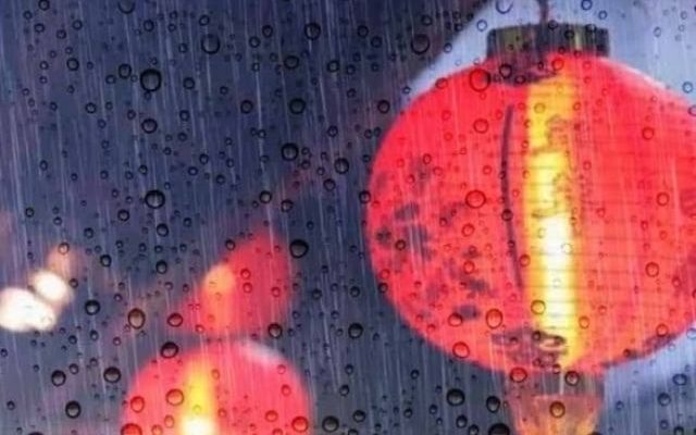 Sudah menjadi kebiasaan pada saat perayaan Imlek sering terjadi hujan. Bahkan banyak yang tidak tahu, ternyata hujan saat Imlek itu ada maknanya tersendiri loh bagi orang Tionghoa.