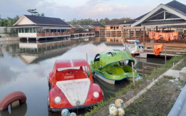 Nama bisnis kuliner di Kecamatan di Muaro Jambi ini, bisa jadi sudah tidak asing lagi. Namun begitu, tak banyak yang tau cerita berdirinya dari takut anak tenggelam, jadilah Saung Haji Robert di Kawasan Mestong.
