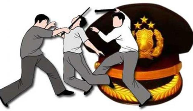 Lagi-lagi sikap arogan seorang oknum polisi yang bertindak brutal, kembali resahkan masyarakat. Betapa tidak, seorang pemuda yang baru pulang kerja di pukul hingga babak belur.
