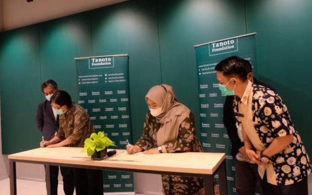Upaya meningkatkan kualitas pendidikan, terus di genjot oleh Hj Masnah Busro. Salah satunya, lewat penandatanganan MoU Bupati Muaro Jambi ini dengan Tanoto Foundation, Senin (8/2/2021).