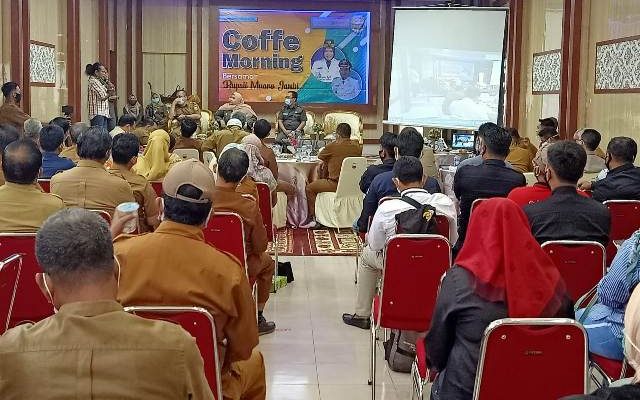 Pemerintah Kabupaten (Pemkab) mengadakan coffe Morning bersama Bupati dan Insan Pers atau Media, Selasa (16/02/2021) pagi di ruang pola Rumah Dinas Bupati Muaro Jambi.