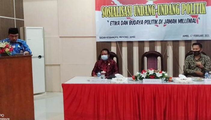 Tak henti-hentinya, upaya meningkatkan partisipasi dan kualitas pemilih kedepannya. Kali ini, Badan Kesatuan Bangsa dan Politik (Kesbangpol) di Provinsi Jambi sanding DPRD dan Akademisi sosialisasi politik pada Pemilih Pemula.
