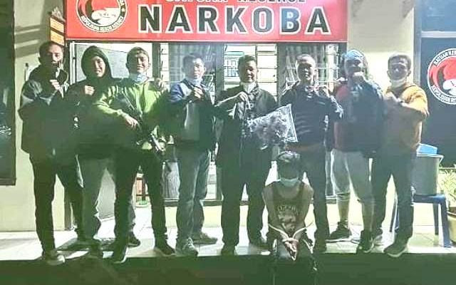 Satresnarkoba Polres Kerinci, berhasil meringkus pengedar narkoba jenis ganja. Di duga merupakan oknum perangkat Desa, di Kecamatan Danau Kerinci yang berinisial H (28), pada Selasa Kemarin (16/02) sekitar jam 20.30 Wib.