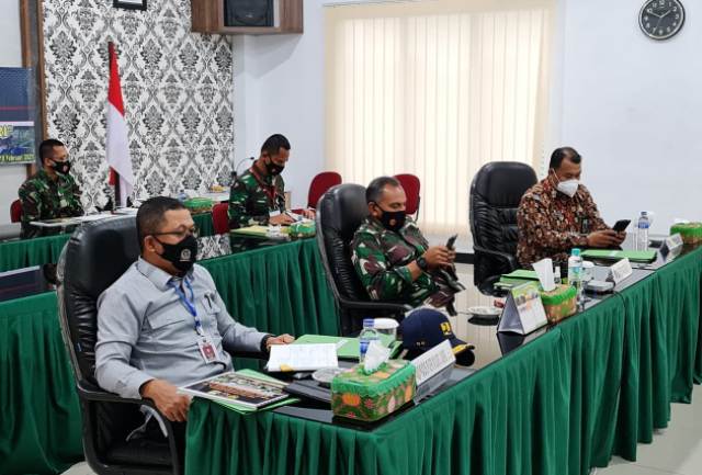 Kepala Dinas (Kadis) PUPR  Yultasmi, hadiri kegiatan Rapat Koordinasi Teknis (Rakornis) TNI Manunggal Membangun Desa (TMMD) ke 110 tahun 2021, bertempat di lantai 2 gedung rapat Makorem 042/Gapu, Kamis (18/02/2021).