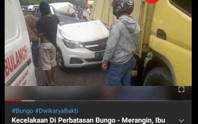 Baru saja di kabarkan kecelakaan lalu lintas (lakalantas) di perbatasan Bungo - Merangin, mengakibatkan 2 orang tewas ditempat, Selasa (02/03/2021).