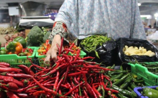 Dinas Perindustrian dan Perdagangan (Perindag) Provinsi Jambi, kembali merilis update harga bahan pangan pokok untuk bulan Maret 2021 di Jambi per hari ini, Jumat (12/03/2021).