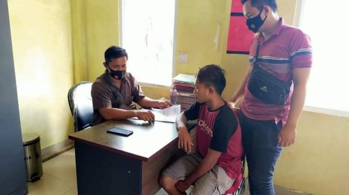 Nasib Malang tak dapat di elak gadis di bawah umur asal Tanjabtim ini, pasalnya niatnya ingin menghadiri acara pernikahan saudaranya tanggal 7 nanti di Kumpeh Ilir, Ia malah digoyang pria yang baru di kenalnya di semak-semak.