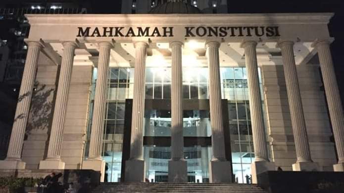 Sebentar lagi, tampaknya siapa yang bakal menduduki tahta tertinggi di Provinsi Jambi, bakal menemukan titik terang. Pasalnya, sengketa Pilgub Jambi di MK bakal di putuskan pada 22 Maret mendatang.