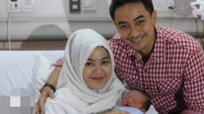 Baru-baru ini, Sherrin Tharia mantan istri Zumi Zola, buat geger publik karena jualan kue hingga lepas hijab, Minggu (21/03/21). Lalu bagaimana komentar mantan Gubernur Jambi yang kini masih berada di balik jeruji besi, mendengar kabar tersebut?