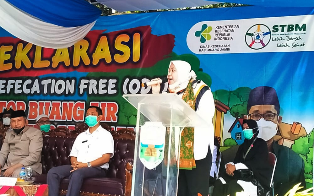Bupati Masnah turut deklarasikan Open Defecation Free (ODF) atau stop buang air besar sembarangan di Kecamatan Sungai Bahar, Rabu (10/03/2021).