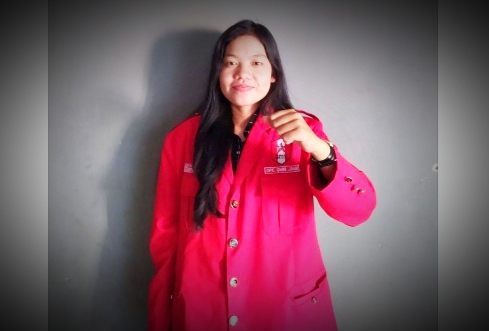 Salam perjuangan, salam pengerakan Sarinah, yang berdiri di barisan darah penghabisan para penindas yang tak bermoral. Dinamika pergerakan perempuan di Indonesia.