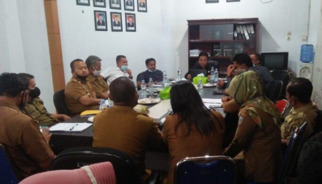 Rapat Komisi II DPRD Kabupaten Merangin, bersama Dinas Pendidikan dan Kebudayaan serta Badan Kepegawaian Dan Pembangunan Sumberdaya Manusia Daerah (BKPSDM) Merangin, Selasa (02/03/2021) penuh rasa haru.