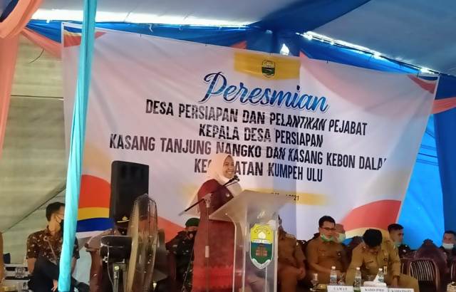 Terus melakukan perkembangan di wilayah yang di pimpinnya, kali ini Bupati Masnah resmikan 2 desa sekaligus di Kecamatan Kumpeh Ulu, Senin (08/03/2021).