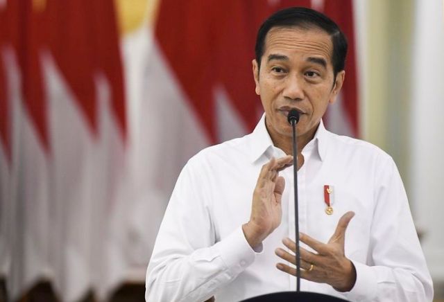 Sempat heboh dan menuai kontroversi terkait investasi miras, akhirnya Presiden Republik Indonesia, Jokowi angkat bicara dengan cabut lampiran Perpres tentang investasi miras.
