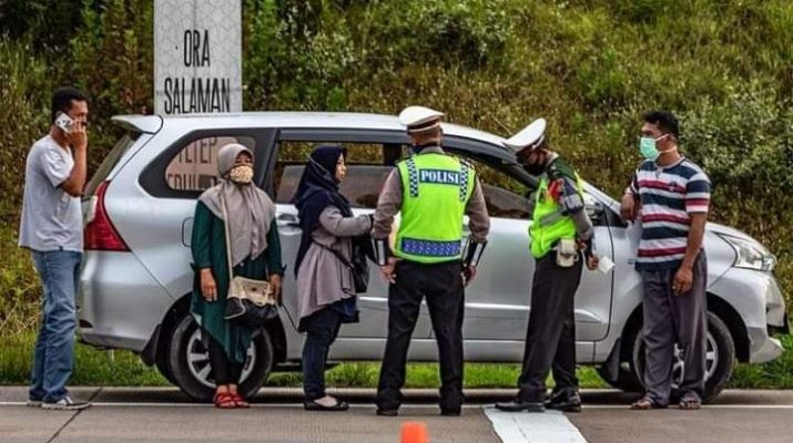Perketat aturan pemerintah soal larangan mudik lebaran tahun 2021 ini, Polda Jambi turunkan ribuan personel gabungan TNI -Polri, untuk melaksanakan operasi ketupat yang di laksanakan sejak 22 April