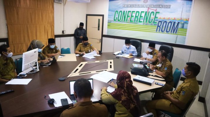 Bupati dan Wakil Bupati Tanjabbar Anwar sadat- Hairan, menghadiri Ekspose rancangan awal RPJMD Kabupaten Tanjung Jabung Barat Tahun 2021-2026, Senin(19/4/21).