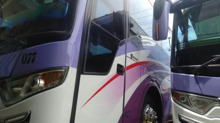 Situasi saat ini, seakan membuat para penumpang bus tujuan Jambi-Jogja dilema. Betapa tidak, larangan mudik dari pemerintah, bagai buah simalakama bagi mereka. Tiket yang sudah di pesan untuk berangkat ke kampung halaman, terpaksa di batalkan. Efek ini pun, membuat para supir makin menjerit. 